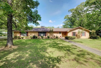 1105 Hickory St, Crossett, AR 71635