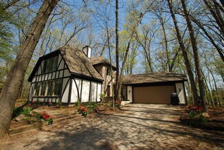 3922 Valentine Rd, Whitmore Lake, MI 48189