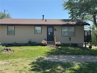 8833 Hickory Ln, Ozawkie, KS 66070