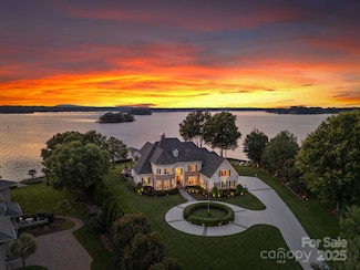 2477 Peninsula Shores Ct, Denver, NC 28037