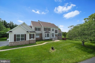 17760 Julie Ann Ct, Hamilton, VA 20158