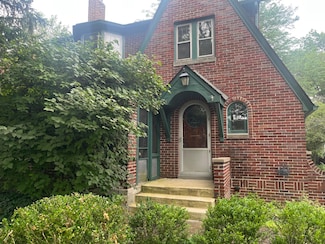 979 S Cassingham Rd, Columbus, OH 43209