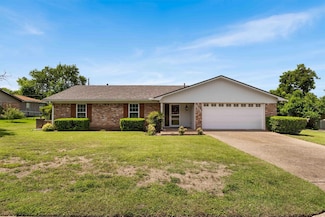 308 Dixon Dr, Hewitt, TX 76643