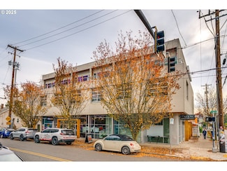 16 NE Shaver St Unit 203, Portland, OR 97212