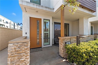 645 W 17th St, Costa Mesa, CA 92627