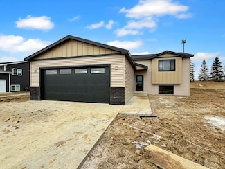 502 7th Ave SW, Surrey, ND 58785