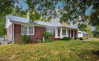223 Pheasant Ln, Holts Summit, MO 65043