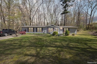 4952 Davison Rd, Lapeer, MI 48446