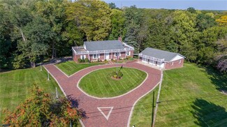 7320 NW 54th Ct, Johnston, IA 50131