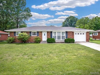 9 Richard St, Waterloo, IL 62298