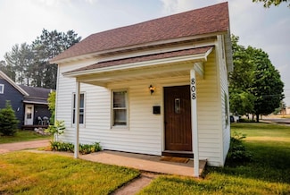 808 E 9th St, Merrill, WI 54452
