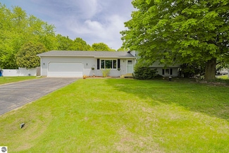 1190 Valley Dr, Traverse City, MI 49685