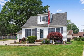 28953 Homewood Dr, Wickliffe, OH 44092
