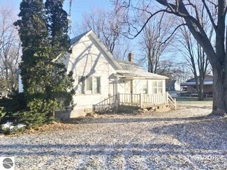 108 Clinton St, Ithaca, MI 48847