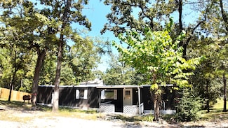 251 Oakdale Dr, Huntsville, TX 77320