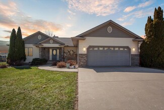 25 Millard Ct, Evansville, WI 53536