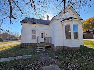 2119 South St, Lexington, MO 64067