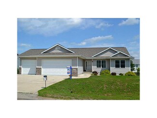1430 Cedar Bend, Palo, IA 52324