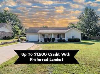 902 Acorn St, Huntsville, AR 72740