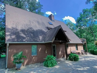 140 Woodland Acres Dr, Pikeville, KY 41501
