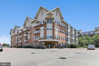23 Pierside Dr Unit T12, Baltimore, MD 21230