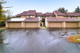 6265 Potomac Cir, West Bloomfield, MI 48322