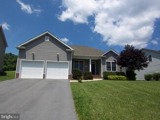 605 Masters Dr, Cross Junction, VA 22625