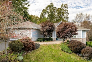 501 Candlewood Ln, Flat Rock, NC 28731