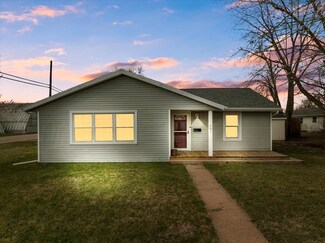401 Commercial St, Chenoa, IL 61726