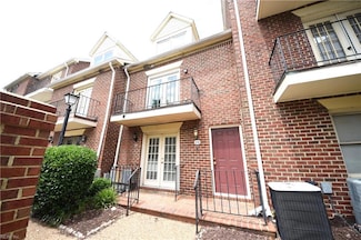 20 Academy Ln, Hampton, VA 23669