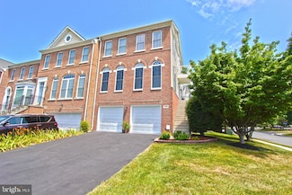 4083 Walnut Cove Cir, Fairfax, VA 22033