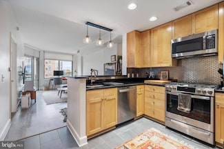 3650 S Glebe Rd Unit 450, Arlington, VA 22202