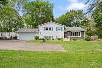 120 3 Oaks Rd, Cary, IL 60013