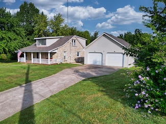 1032 S Summit Dr, Holts Summit, MO 65043