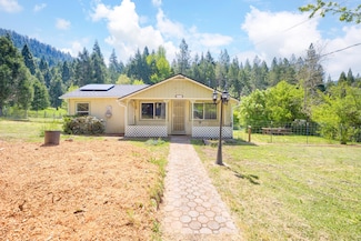 251 Humphrey Addition Rd, Glendale, OR 97442