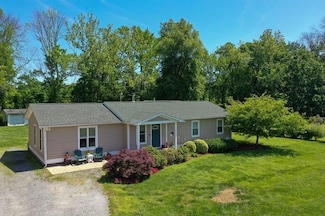 899 Bluff Point Rd, Kilmarnock, VA 22482