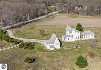 5613 Division Rd, Harbor Springs, MI 49740