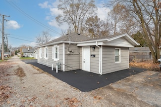 24 NE Circle Dr, Joliet, IL 60433