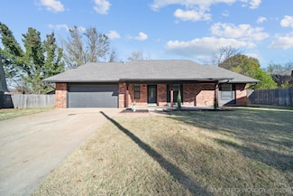 1500 W Oak Ridge Ct, Broken Arrow, OK 74012