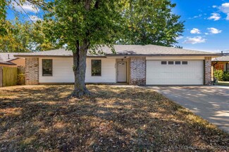 209 Mistletoe Ln, Bartlesville, OK 74003