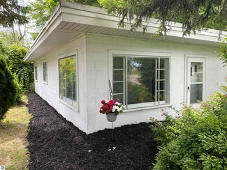 10684 E Traverse Hwy, Traverse City, MI 49684