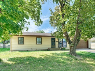 1016 Jackson St S, Shakopee, MN 55379