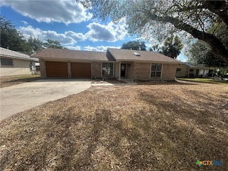 607 W Johnson St, Cuero, TX 77954