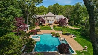 3 Pin Oak Ct, Glen Head, NY 11545