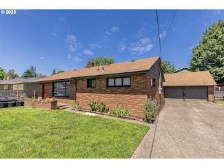 9125 SE Oak St, Portland, OR 97216