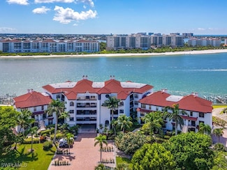 421 La Peninsula Blvd Unit 421, Naples, FL 34113