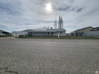 418 S 100 E, Wellington, UT 84542