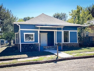611 NW 4th St, Mineral Wells, TX 76067