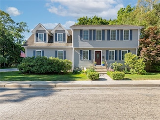 22 Aumond St, Cranston, RI 02905