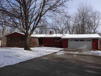 817 Tomahawk Dr, Oregon, IL 61061